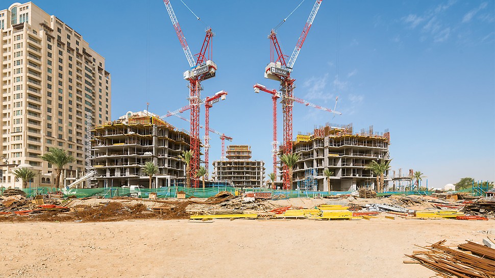 Construction of the residential towers with 17 to 21 floors with limited crane capacity