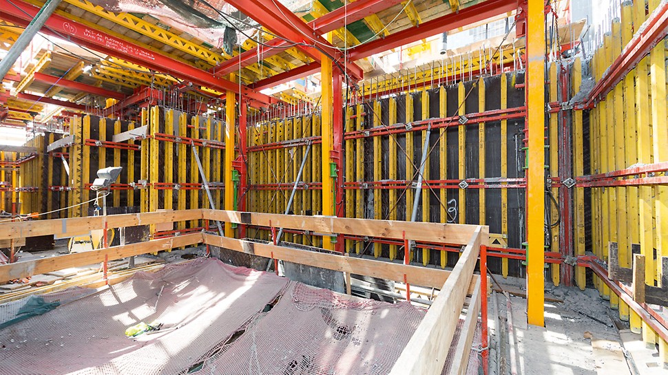 The PERI climbing formwork solution is based on different ACS versions which are individually adjusted to the project requirements. The centerpieces are the climbing hydraulics with the ACS climbing system.