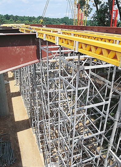 The ST 100 Crosshead Spindle securely holds one or two GT 24 girders so they cannot tilt.
