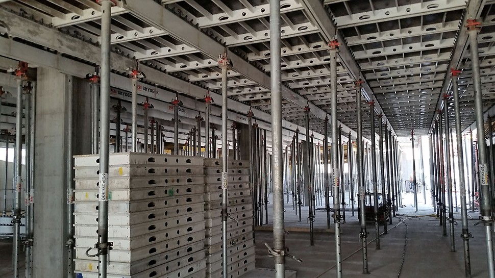 System PERI SKYDECK gwarantował wydajną rotację deskowań stropowych na budowie Galerii Północnej w Warszawie