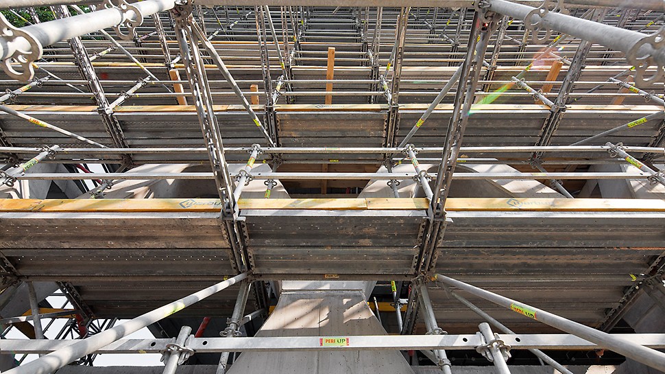 Prosta Tower, Warsaw, Poland - The PERI UP Rosett modular scaffold could be optimally adapted to suit the complex reinforced concrete structure.