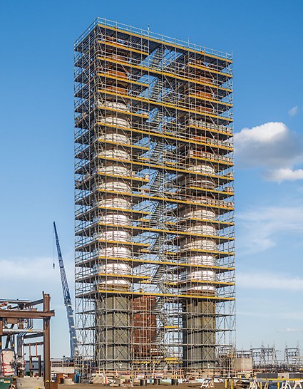 In Edmonton/Alberta, the world´s most advanced oil sand refinery is being constructed on a 2 km² site.