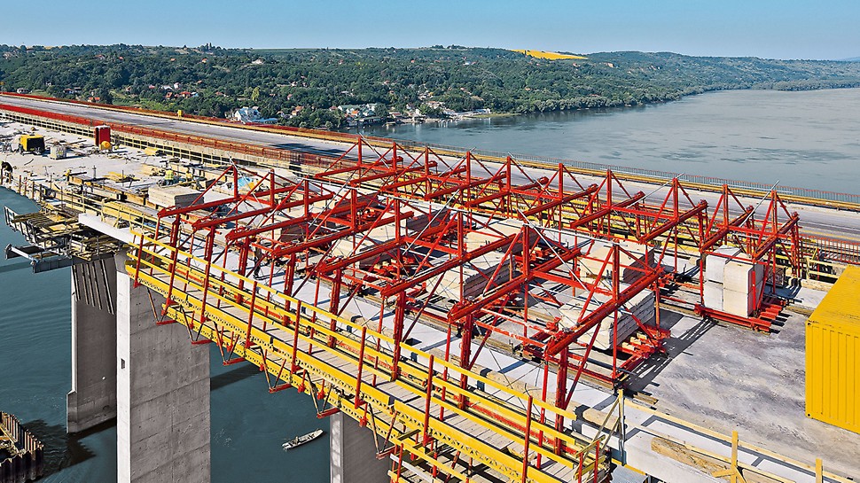 Bridge over the Danube near Beška, Serbia | Parapet construction of 130 m per week across the Danube