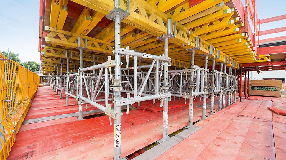 Through the possibility of changing the main beam direction, the variable alignment and the overlapping of the girders allows the MULTIFLEX to be easily adapted to accommodate a broad range of ground plans.