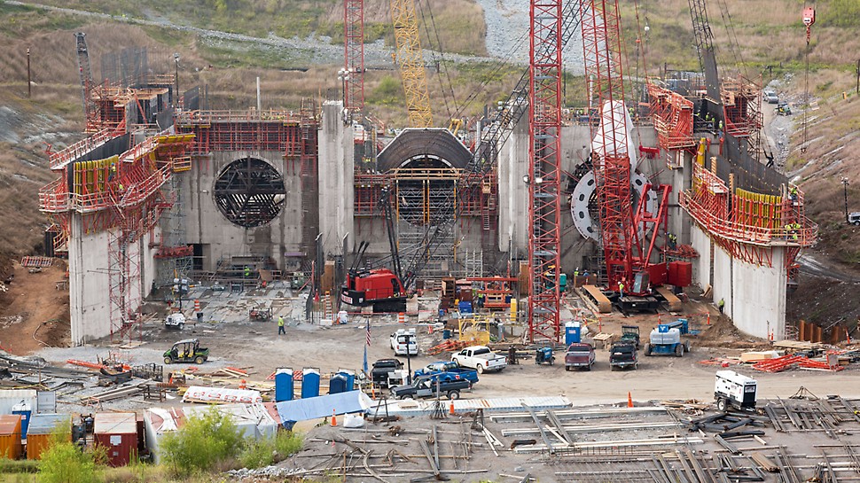 Smithland Hydroelectric Power Plant - The Smithland hydroelectric power plant is equipped with 3 turbines; due to the extremely tight construction schedule, all three tubes with their constantly changing cross-sections are being realized at the same time.