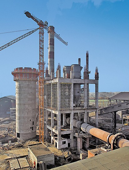 Cement plant Ivano-Frankowsk, Ukraine - Due to the non-availability of storage space, PERI supplied the formwork and scaffolding materials in close consultation with the site management.