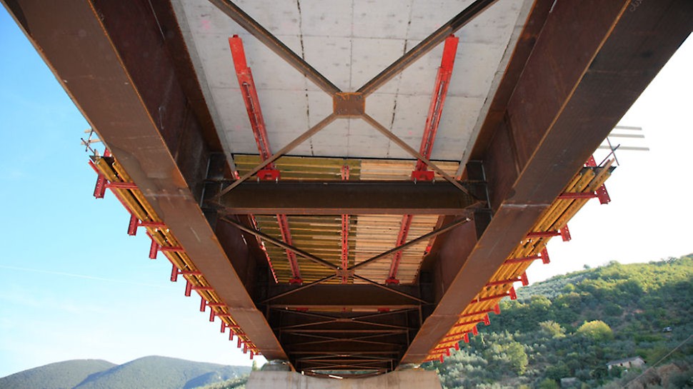 Progetti PERI - Viadotto San Lorenzo - Vista del cassero di fondo con sistema di traslazione