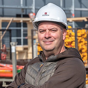 Odgovornim pristupom poslu, kompanije Zop inženjering i PERI Srbija su uspešno odgovorile na zahtev investitora da se u kratkom roku izvede konstrukcija visine 155m. Uz odabir prave tehnologije i savete PERI stručnjaka uspeh se pokazao već na prvim etažama koje su išle uvek ispred ugovorenih rokova, a da pritom izvođač ostane u planiranim finansijskim resursima. Sa zadovoljstvom preporučujem saradnju sa ovom kompanijom i sa nestrpljenjem očekujem nove projekte, jer sam siguran da je stručan i odgovoran partner ključ rešavanja izazova tokom gradnje, sa kojima se svakodnevno susrećemo.