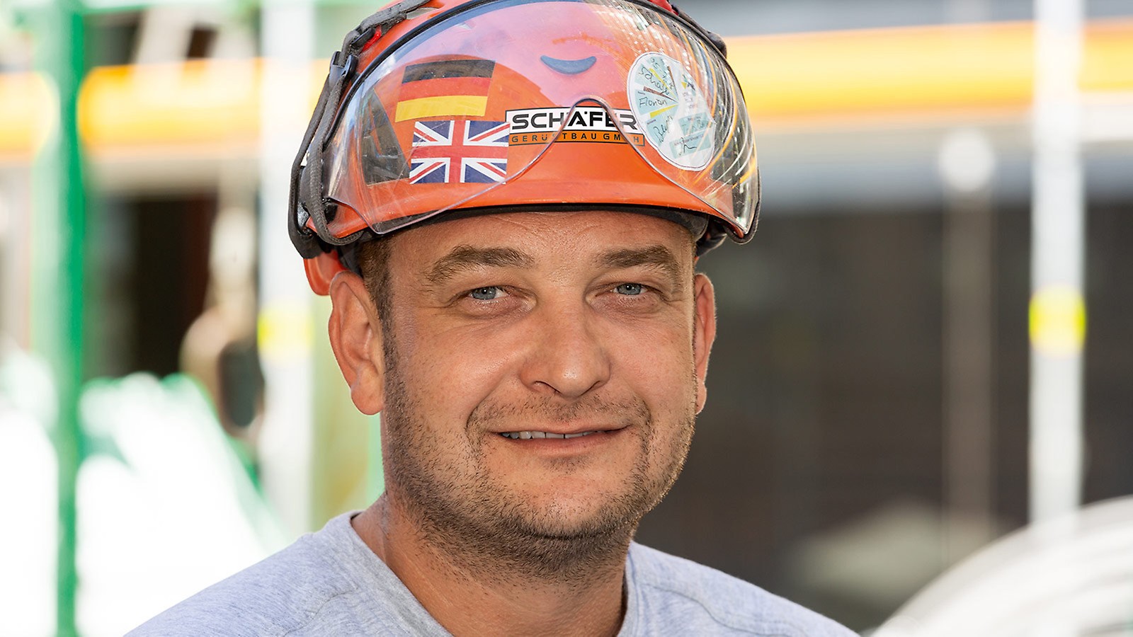 Porträt von Florian Beyer, Vorarbeiter bei Schäfer Gerüstbau GmbH, Region Ulm