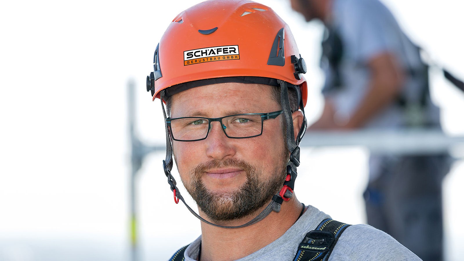 Porträt von René Schierstedt, Junior Bauleiter bei Schäfer Gerüstbau GmbH, Memmenhausen