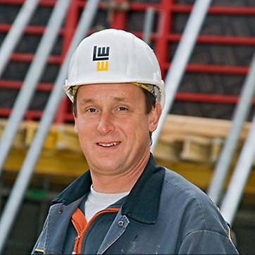 Statement von Volker Mayländer: Wir haben das Fugen- und Ankerbild vor Beginn der Schalungsarbeiten mit dem Architekten abgesprochen, seine Anforderungen an die Gestaltung konnten wir mit der MAXIMO einfach erfüllen. Gleichzeitig sparen wir mit dem System erheblich Zeit und in vielen Fällen auch Arbeitsgerüste und somit Kosten. Der MAXIMO Einsatz war für uns also von doppeltem Vorteil.