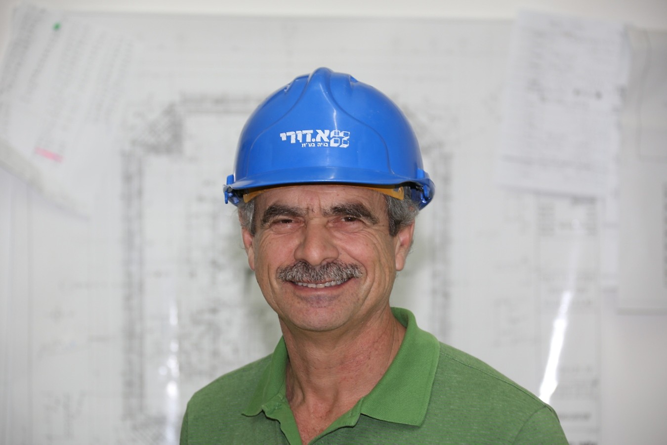  בניית גורד שחקים בליבה של תל אביב הציב בפנינו מספר אתגרים: אזור בנייה מוגבל, חשיבה על העוברים ושבים ועל אתגרים לוגיסטיים. <br/>כתוצאה מכך בחירת המערכות והשרות שקיבלנו מחברת פרי הבטיחו את הצלחת הפרויקט והשלמתו. יחידות ואריו הורכבו מראש והובלו בזמן לפי צורכי הפרויקט ומערכת ההגנה ההיקפית העניקה רמה גבוהה מאד של בטיחות לעובדי האתר ולעוברים ושבים בסביבה.