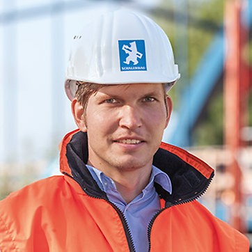 Statement von Alexander Krölls: Die PERI Gerüstlösung ist für ein solches Brückenprojekt absolut empfehlenswert, denn dadurch sind wir unabhängig von allen äußeren Randbedingungen.