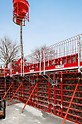 With the MXK Bracket System, safe and comfortable working platforms are realized on MAXIMO and TRIO panel formwork. 