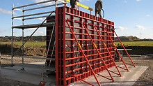 The particularly lightweight and easy-to-handle wall formwork system is ideal in places where crane capacities are limited or not available at all.