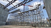 Around 600 t of PERI UP materials were used as supporting, working and access scaffolds, thereby making it possible to meet the demanding working safety requirements.