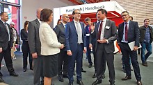 During bauma 2016, Alexander Dobrindt, Federal Minister for Transport and Digital Infrastructure, visited the PERI stand (shown here with Christl Schwörer and Alexander Schwörer)