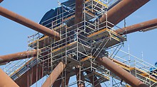 The modular PERI UP Flex scaffold system made for safe working platforms in the node points of the jacket.