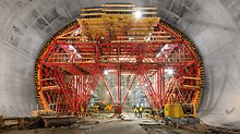 The economical VTC tunnel formwork carriage is based on components of the VARIOKIT Engineering Construction Kit, and thus offers users a high degree of flexibility. Together with sophisticated PERI engineering, project-specific and individually configurable solutions can be found.