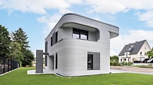 After several successfully completed projects, such as the first 3D-printed single-family house in Germany, the PERI 3D printing team will also be showing a live demonstration of the printing process and presenting its full service portfolio at this year’s bauma.