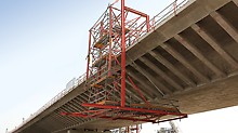 The versatility of the system components of the VARIOKIT and PERI UP Flex scaffolding means that they can be used in a huge range of applications. A VARIOKIT and PERI UP Flex suspended scaffold was used for the finishing works.