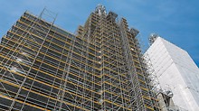 Industrial applications call for an adaptable scaffolding system combined with the highest demands on work safety. With PERI UP Flex, safe working platforms and access points can also be realised for higher-positioned work areas at an industrial facility.