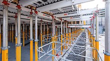 V průběhu tohoto velkého projektu bylo nasazeno více než 15 000 m2 stropního bednění – část tvořil také systém SKYDECK pro stavbu podzemních garáží.
