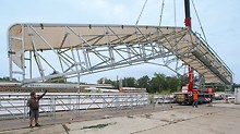 PERI protection roof - Lifting of a girder segment with the crane