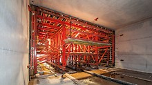 VARIOKIT Tunnelschalwagen im Einsatz beim Bau des U-Bahn-Tunnels U4 in Hamburg