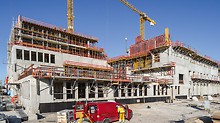Firma PERI podporovala stavbu včasnou dodávkou velkého množství materiálu a přípravou bednění pro pohledový beton.