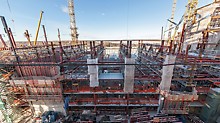 The PERI overall solution included different formwork and shoring solutions; among other things, CB Climbing Formwork units, TRIO and DOMINO Panel Formwork as well as project-specific working platforms for the multi-purpose building.
