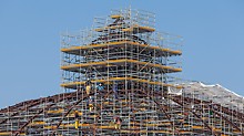 When refurbishing complex structures, PERI UP Flex can create safe end-to-end working levels. Thanks to its high level of flexibility, the working scaffold required can be easily adapted to suit the geometry of the building.