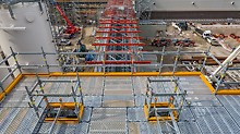 The combination of high adaptability in 25 cm grid dimensions and consistent use of system components accelerates scaffold assembly operations while increasing the safety during installation and use.