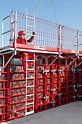 The supplementary system components such as decks with access hatches, ladder access, system solutions for internal and external corners as well as length compensations ensure a consistently reliable solution in all areas. 
