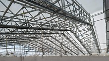 Walkways along the LGS truss segments ensured safe access during assembly and dismantling as well as temporary opening of the roof.