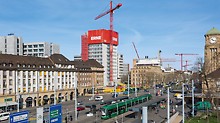 Baseli kesklinnas kadus kõrghoone ära väga nähtamatult ja toiminguid võis märgata ainult vahetus läheduses.
(Foto: PERI GmbH)