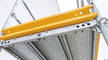 Dank der EVOTOP Serie aus dem PERI UP Gerüstbaukasten können noch breitere, längere und höhere Fassadengerüste in anspruchsvollen Lastklassen gebaut werden. Schwere und unflexible Rahmen sind damit im Fassadengerüstbau nicht mehr notwendig.