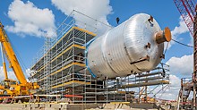 Beim Northwest Redwater Project (NWR) in Edmonton (Kanada) unterstützt PERI den Bau der gigantischen Industrieanlage mit effizienter PERI UP Gerüsttechnik, 3D-Gerüstplanung und umfassender Baustellenbetreuung.