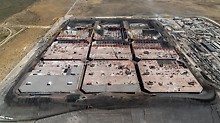 Covering the size of 24 football pitches, 17 m high and storage capacity for 13.2 million barrels of oil: at South Africa's Saldanha Bay, a huge crude oil storage facility with twelve 110 m x 110 m tanks was realised.