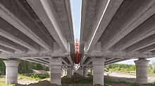 Autobahnbrücke über die Drau, Osijek, Kroatien - Die Fertigteilbalken der Vorlandbrücken lagern auf 180 cm starken Rundsäulen mit Pilzkopf.