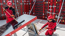 For temporary storage or when cleaning the elements, the formwork is laid down on the Bracket System MXK.
