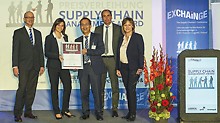 PERI recently received the prestigious "Supply Chain Management Award 2016" for a new logistics concept. On behalf of the international team, Ramona Held and Dr. Bernd Rosenkranz (centre) accepted the award from jury members Dr. Petra Seebauer (right) and Harald Geimer (left) along with the previous year's winner and  laudator, Johannes Giloth.
(Photo: André Baschlakow/EUROEXPO)