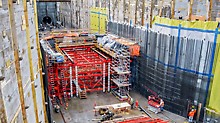 Capitol Hill Station, Seattle, USA - The formwork carriage for the bottom section was designed as a two-piece construction.