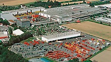 PERI erweitert die Produktionsflächen um 80 % und verdoppelt die Logistik- und Dispositionsflächen. Insgesamt investiert PERI ca. 80 Millionen Euro in Weißenhorn.