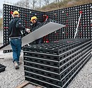 DUO is the new system formwork which is characterized by its low weight and very simple handling. The innovative feature is not only the material used but also the entire concept: efficient forming using only a minimum number of different system components for walls, foundations, columns and slabs.