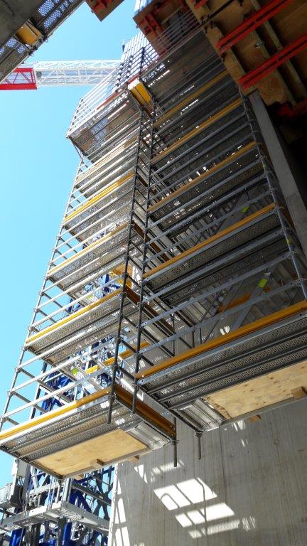 Volées d'escaliers PERI UP Flex : les circulations verticales se font par volées d'escaliers PERI UP Flex