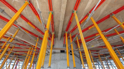 The MULTIPROP&amp;nbsp;Aluminium&amp;nbsp;Slab&amp;nbsp;Props play a supporting role in propping up the self-supporting plates. (Photo: Florian von der Fecht)