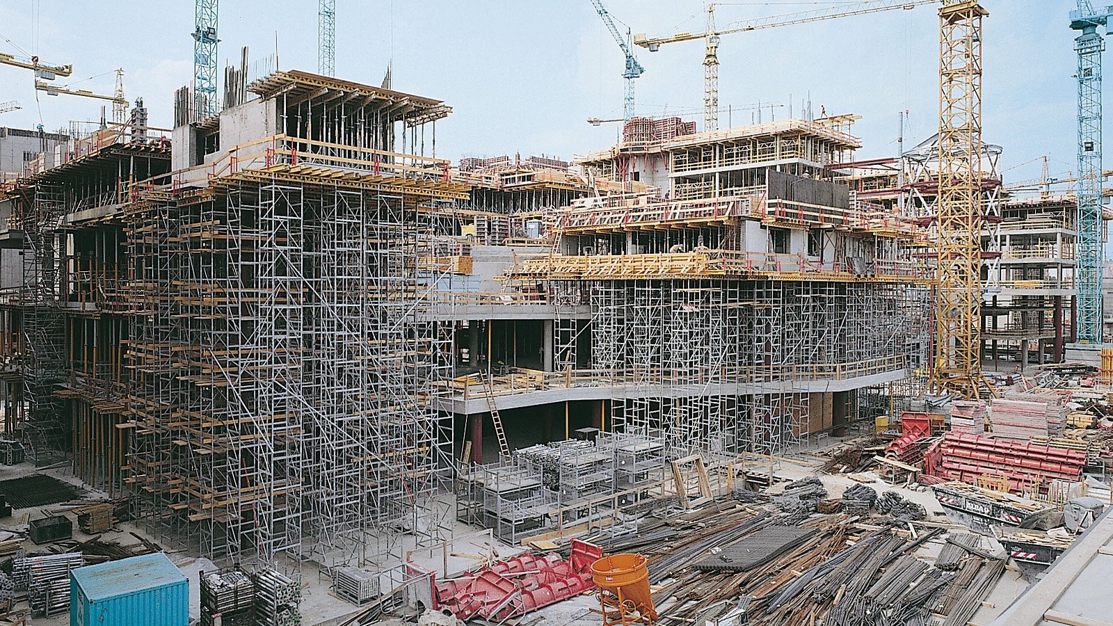 Mit nur einer Rahmengröße ist jede Einsatzhöhe ohne separate Kombinationstabellen einfach geplant und schnell disponiert.