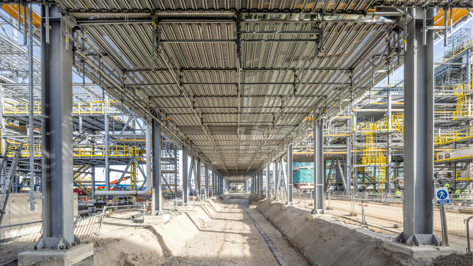 Esempio di ponteggio multidirezionale PERI UP Flex sospeso
