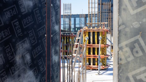 VARIO GT24 oplata stupova - zbog visokih zahtjeva u pogledu optike betona kao i velikog broja stupova korišten je VARIO GT24 sistem oplate s pločama PERI FinPly 21 mm.